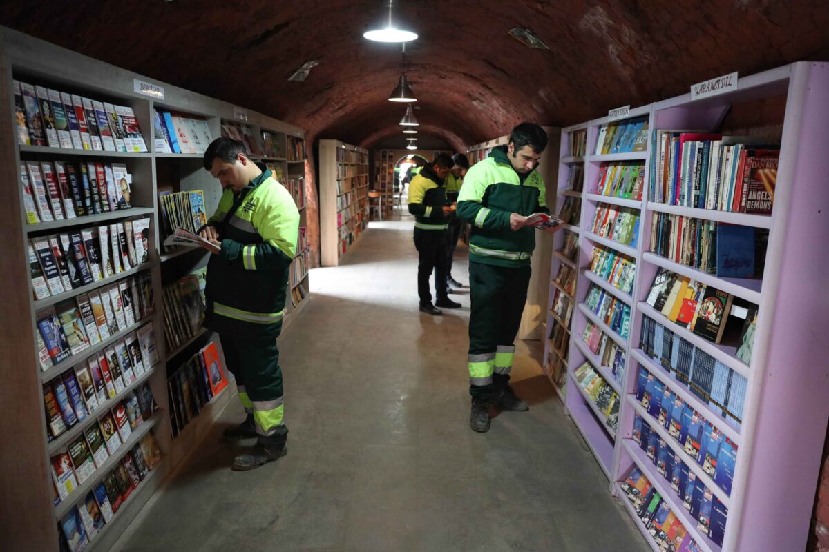 éboueurs bibliothèque publique livres ramassaient rue Turquie